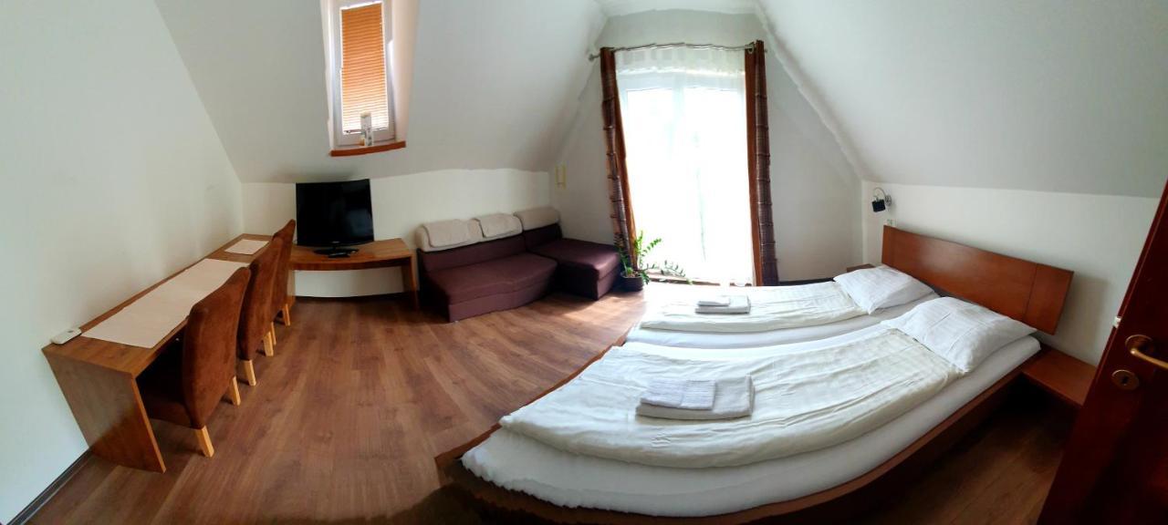 Relax Penzion U Adama Dolna Tizina ภายนอก รูปภาพ