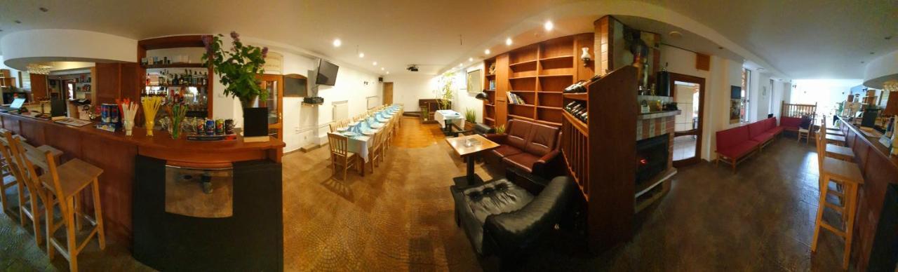 Relax Penzion U Adama Dolna Tizina ภายนอก รูปภาพ
