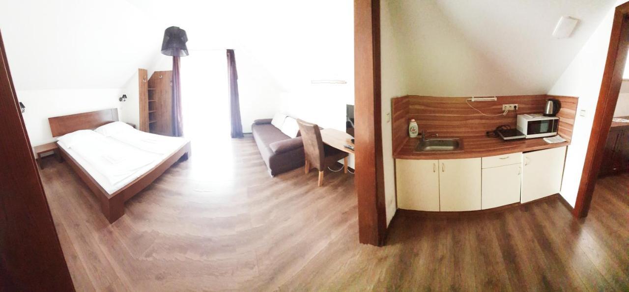 Relax Penzion U Adama Dolna Tizina ภายนอก รูปภาพ